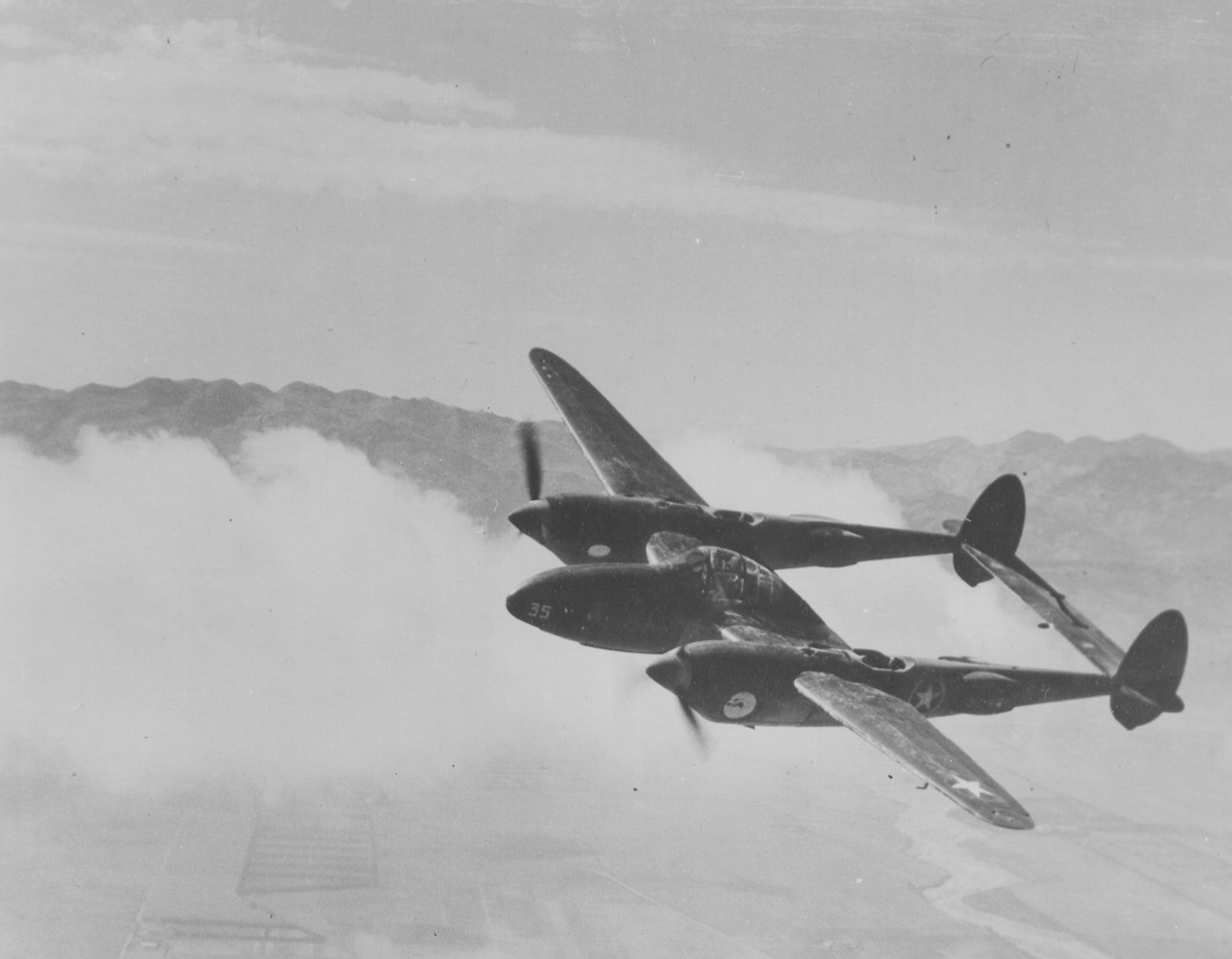 lockheed-p-38-lightning:-fork-tailed-devil