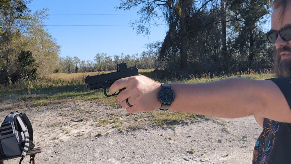 tips-and-tricks-for-shooting-with-one-hand