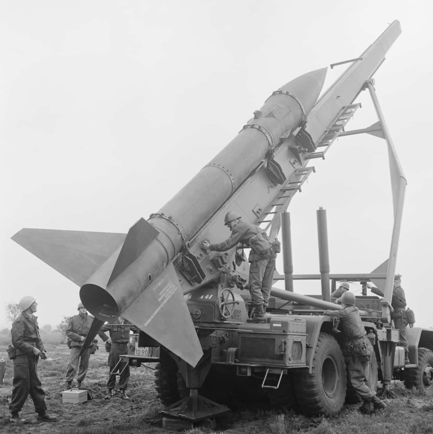 mgr-1-honest-john:-us.-infantry’s-atomic-firepower?